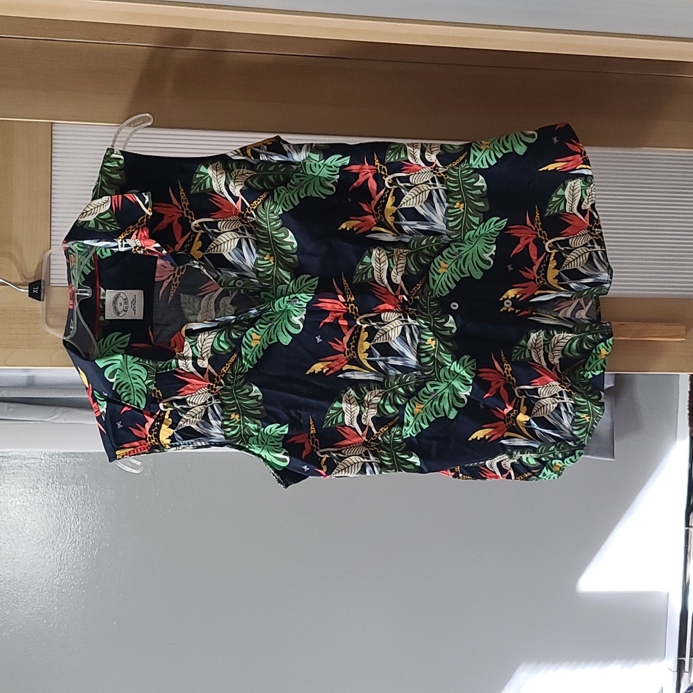 Sleeveless tropical print shirt